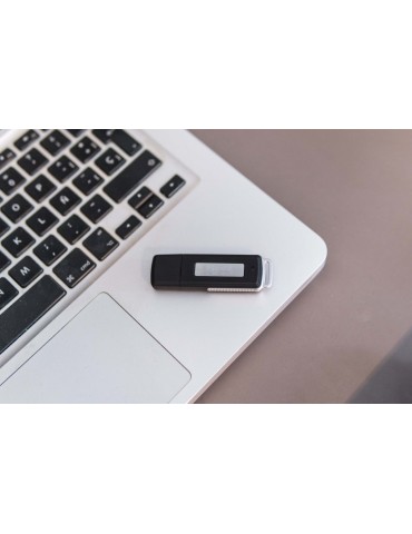 Secutek UR-08:  voice recorder in a flash drive with a long life